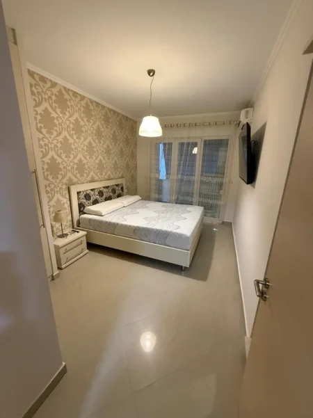 Tirane, jepet me qera apartament 2+1 Kati 7, 