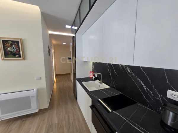 Tirane, jepet me qera apartament 1+1 Kati 3, 60 m² 700 € 