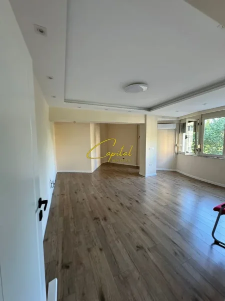 Tirane, jepet me qera zyre Kati 2, 80 m² 900 € (QENDER)