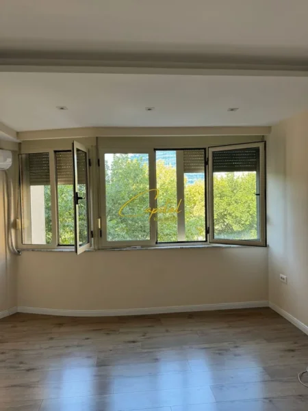 Tirane, jepet me qera zyre Kati 2, 80 m² 900 € (QENDER)