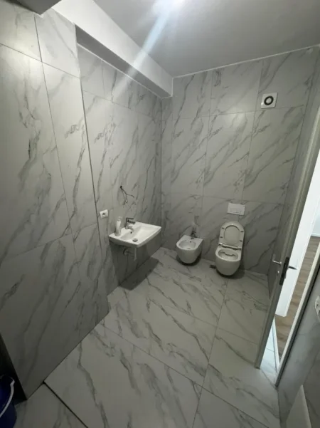 Tirane, shes apartament 1+1+Ballkon Kati 1, 56 m² 92.000 € (Rruga Pasho Hysa)