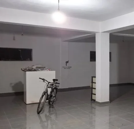 Tirane, jepet me qera magazine Kati 0, 100 m² 500 € (RRUGA ALI DEMI)