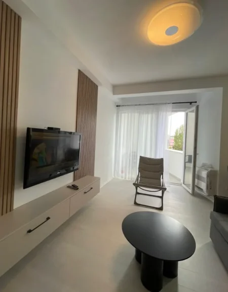 Tirane, jepet me qera apartament 2+1 , 96 m² 700 € 