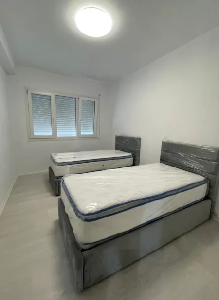 Tirane, jepet me qera apartament 2+1 , 96 m² 700 € 