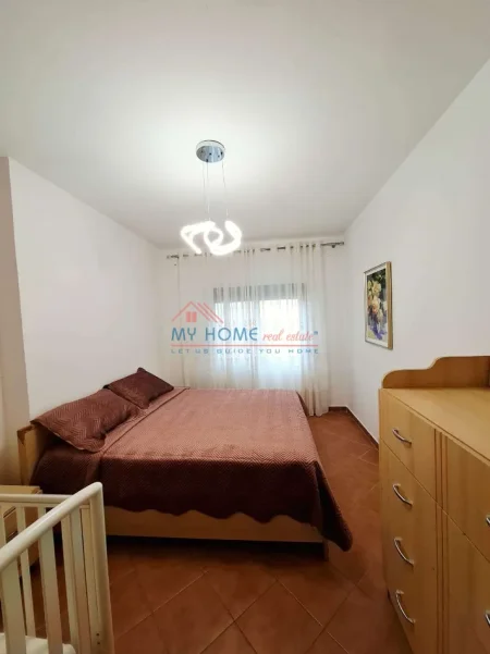 Tirane, jepet me qera apartament 2+1+Ballkon Kati 3, 115 m² 600 € (Rruga e Kavajes)
