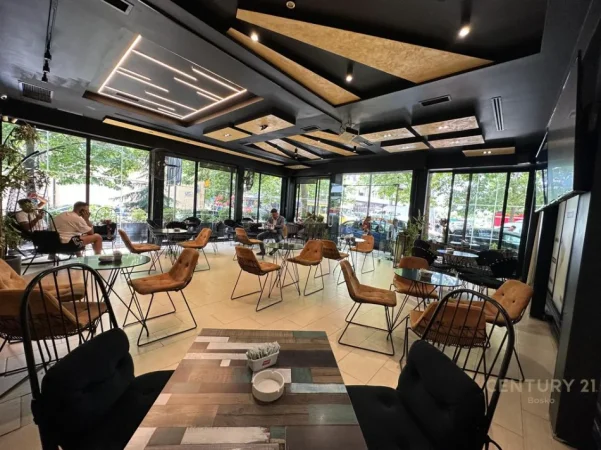 Tirane, shitet ambjent biznesi Kati 0, 134 m² (Rruga 5 Maji)