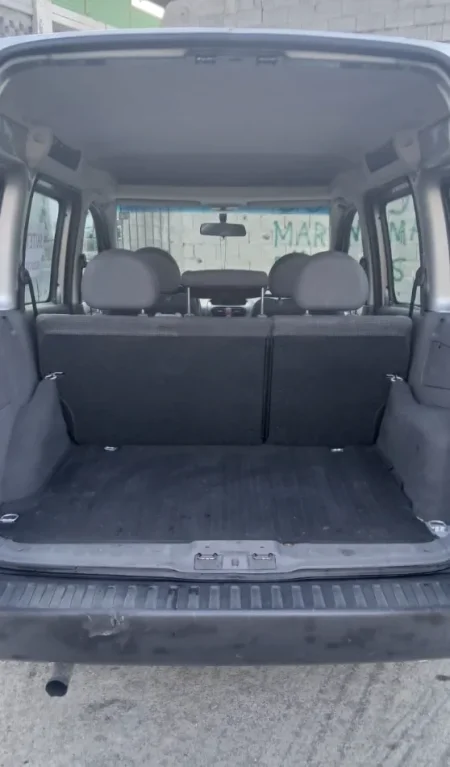 Durres, shes Opel Combo, 230.000 leke te rinj