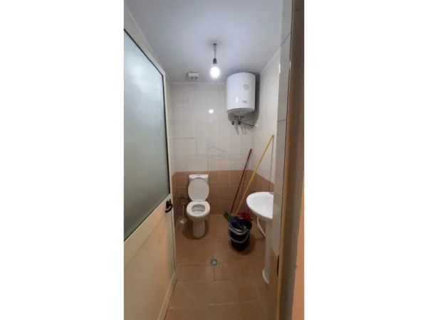 Tirane, jepet me qera ambjent biznesi Kati 0, 29 m² 365 € 