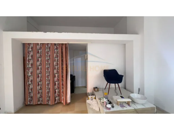 Tirane, jepet me qera ambjent biznesi Kati 0, 29 m² 365 € 