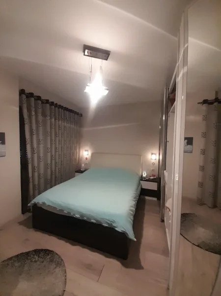 Tirane, jepet me qera Apartament 1+1 Kati 4, 70m² ,Çmimi 50.000 Lekë te Reja, tek Casa Italia,Terminali, Tiranë