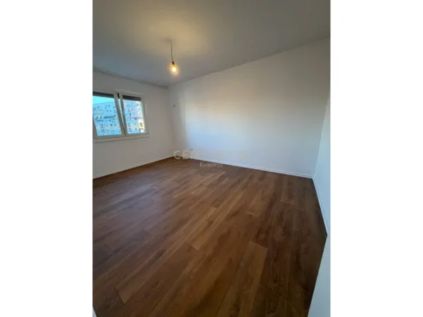 Tirane, shitet apartament 1+1 Kati 5, 58 m² 95.000 € (Oxhaku)