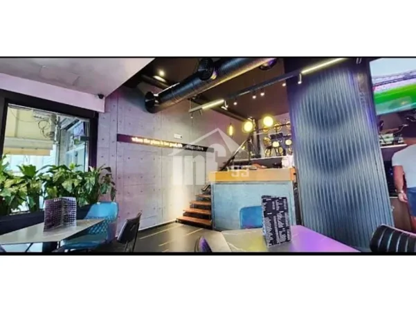 Berat, jepet me qera ambjent biznesi Kati 1, 125 m² 2.300 € (NË QENDER TË BERATIT)