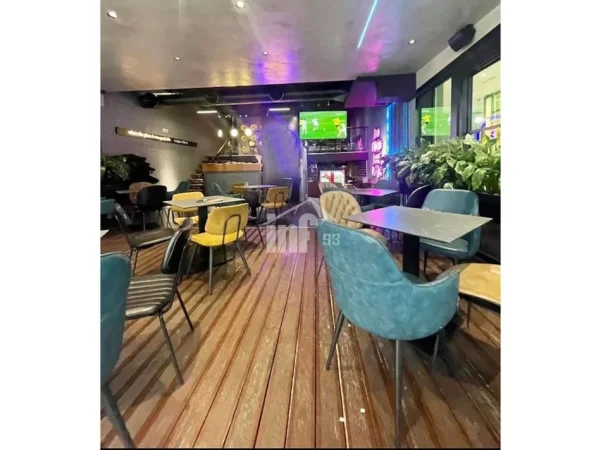 Berat, jepet me qera ambjent biznesi Kati 1, 125 m² 2.300 € (NË QENDER TË BERATIT)