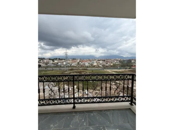 Tirane, shitet apartament 2+1+Ballkon Kati 2, 119 m² 191.000 € 