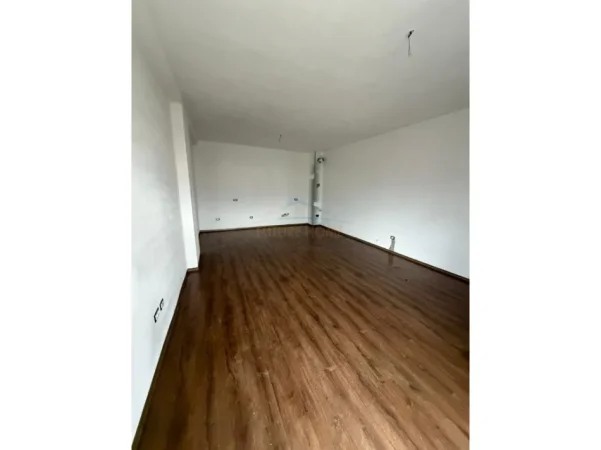 Tirane, shitet apartament 2+1+Ballkon Kati 2, 119 m² 191.000 € 
