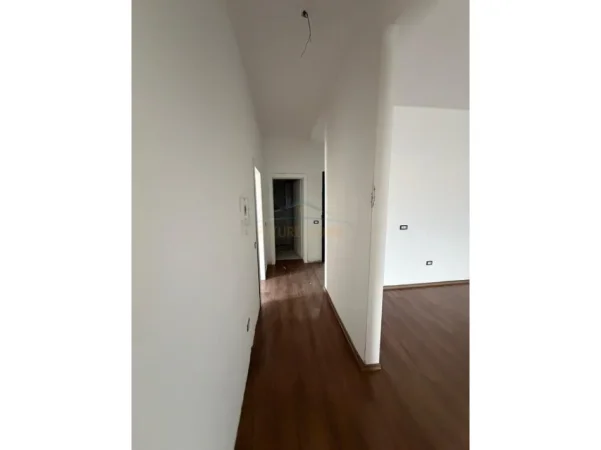 Tirane, shitet apartament 2+1+Ballkon Kati 2, 119 m² 191.000 € 