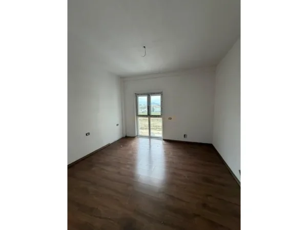 Tirane, shitet apartament 2+1+Ballkon Kati 2, 119 m² 191.000 € 