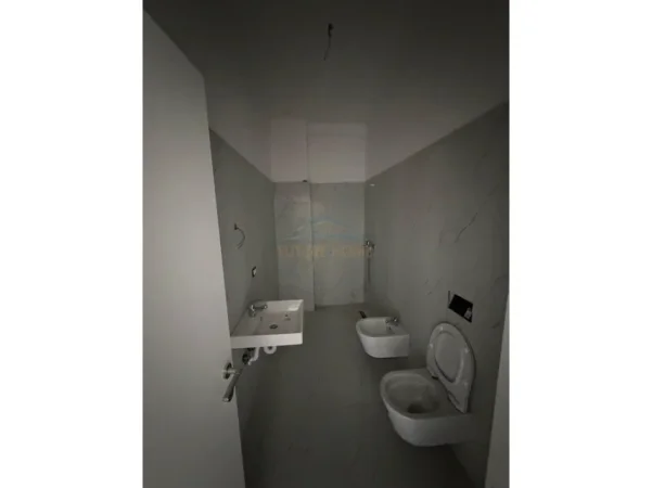 Tirane, shitet apartament 2+1+Ballkon Kati 2, 119 m² 191.000 € 