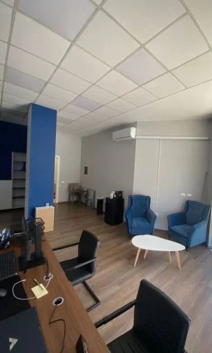 Tirane, jepet me qera dyqan Kati 0, 50 m² 750 € (ish fusha e aviacionit)