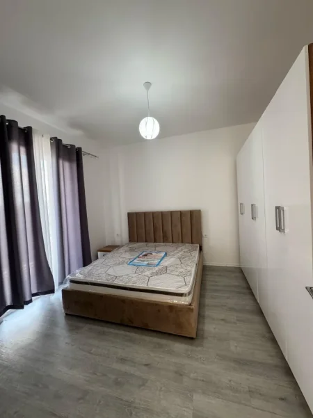 Tirane, jepet me qera apartament 1+1 Kati 3, 400 € 
