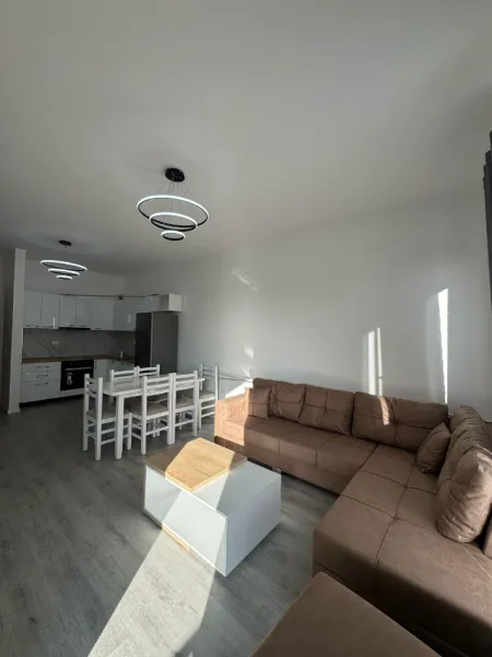 Tirane, jepet me qera apartament 1+1 Kati 3, 400 € 