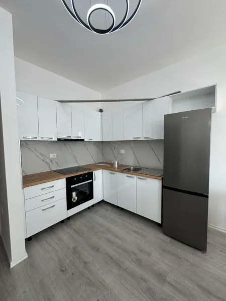 Tirane, jepet me qera apartament 1+1 Kati 3, 400 € 