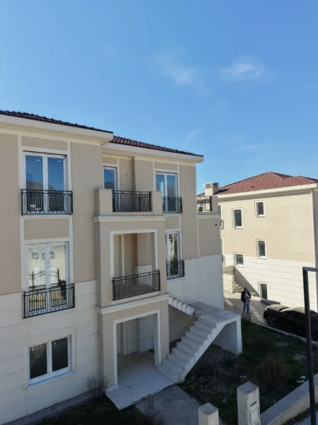 Tirane, shitet Vile 3 Katshe Kati 3, 1.422 m² 1.400.000 € (Lunder)