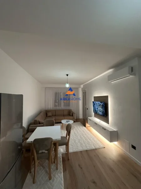 Tirane, jepet me qera apartament 2+1+Ballkon Kati 5, 75 m² 600 € 