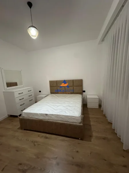 Tirane, jepet me qera apartament 2+1+Ballkon Kati 5, 75 m² 600 € 