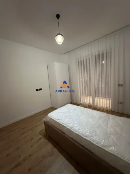 Tirane, jepet me qera apartament 2+1+Ballkon Kati 5, 75 m² 600 € 