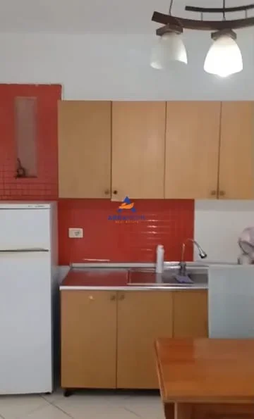 Tirane, jepet me qera apartament 1+1+Ballkon Kati 6, 70 m² 416 € 