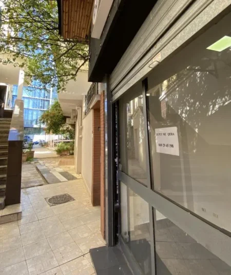 Tirane, jepet me qera dyqan Kati 0, 8 m² 160 € (Rruga e Durresit)