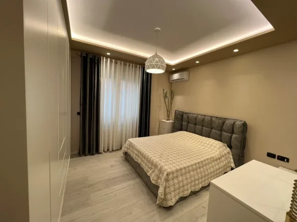 Tirane, jepet me qera apartament 2+1+Ballkon Kati 2, 900 € 