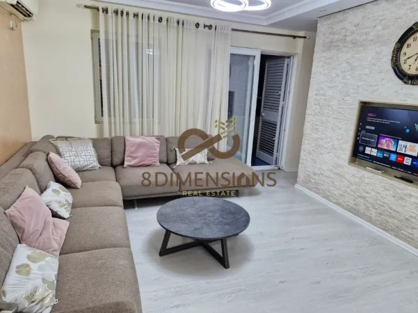 Tirane, shitet apartament 3+1+Ballkon Kati 4, 127 m² 219.000 € (kinostudio)