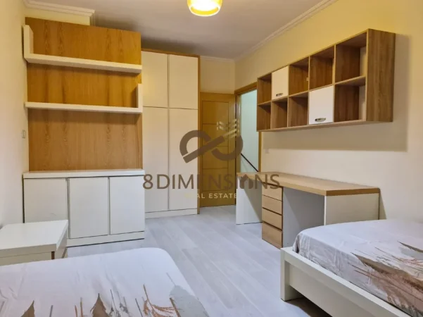 Tirane, shitet apartament 3+1+Ballkon Kati 4, 127 m² 219.000 € (kinostudio)