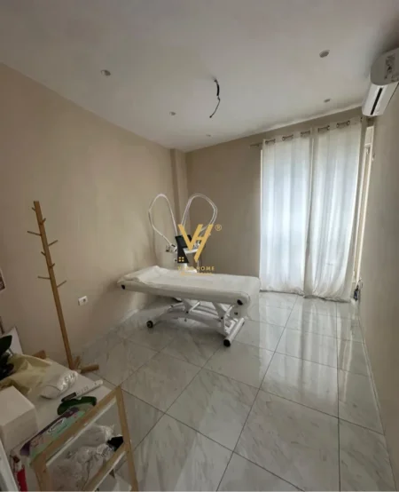 Tirane, jepet me qera ambjent biznesi Kati 6, 70 m² 670 € (KOMUNA E PARISIT)