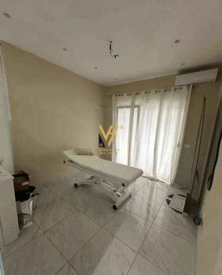 Tirane, jepet me qera ambjent biznesi Kati 6, 70 m² 670 € (KOMUNA E PARISIT)