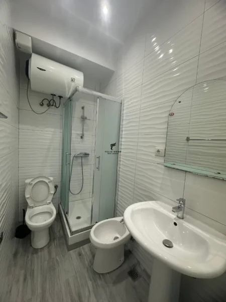 Tirane, jepet me qera apartament 1+1 Kati 1, 54 m² 700 € (STADIUMI ARENA)