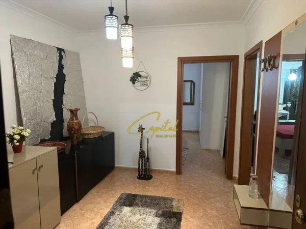 Tirane, jepet me qera apartament 2+1 Kati 3, 115 m² 700 € (ZOGU I ZI)