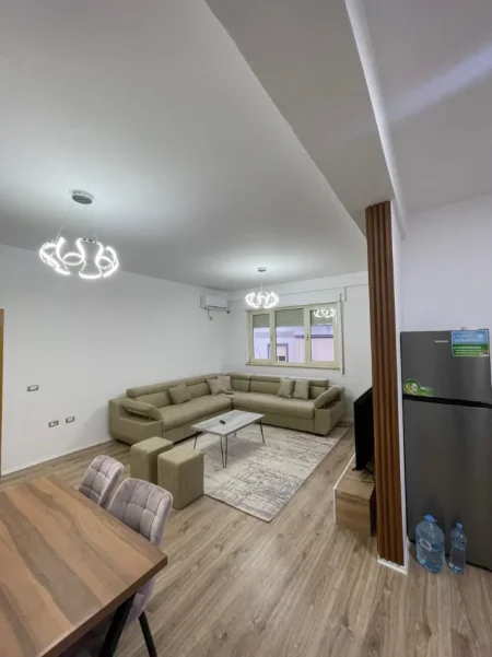 Tirane, jepet me qera apartament 1+1 Kati 4, 88 m² 600 € (Liqeni i Thate)