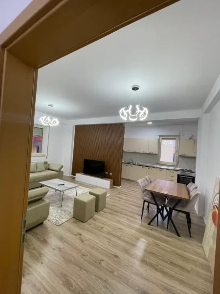 Tirane, jepet me qera apartament 1+1 Kati 4, 88 m² 600 € (Liqeni i Thate)