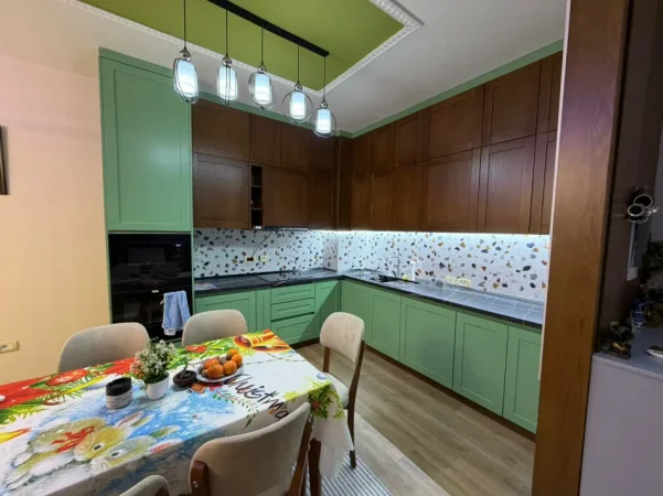 Tirane, jepet me qera apartament 2+1+Ballkon Kati 2, 1.200 €