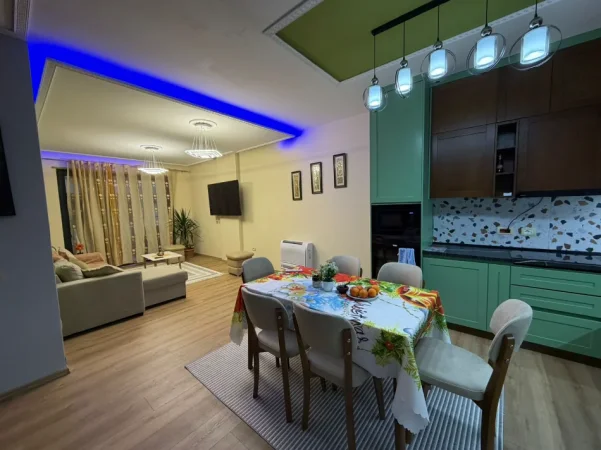 Tirane, jepet me qera apartament 2+1+Ballkon Kati 2, 1.200 €