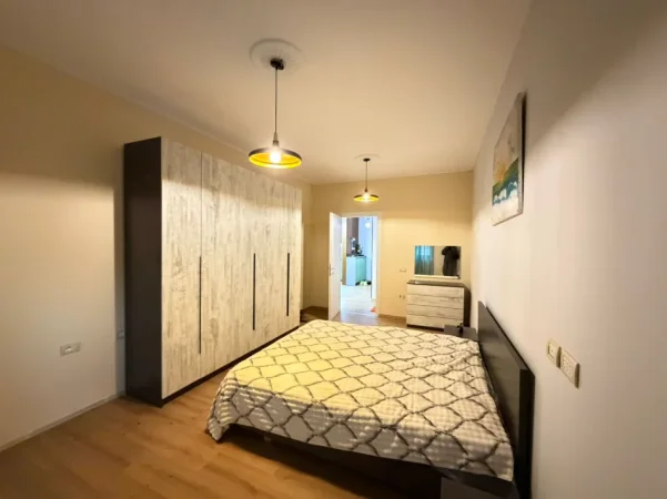 Tirane, jepet me qera apartament 2+1+Ballkon Kati 2, 1.200 €
