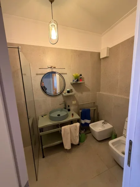 Tirane, jepet me qera apartament 2+1+Ballkon Kati 2, 1.200 €