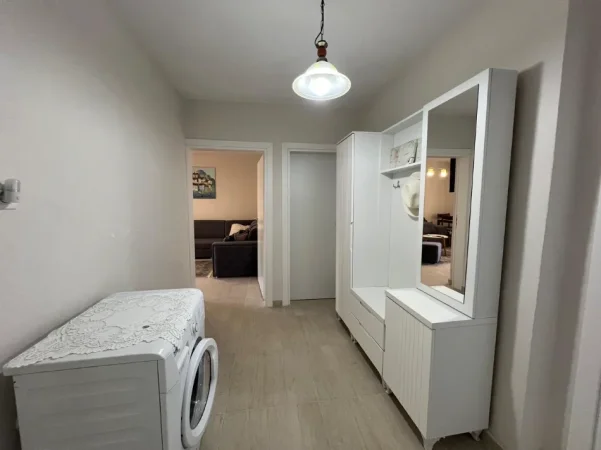 Tirane, jepet me qera apartament 2+1+Ballkon Kati 5, 80 m² 600 € (Rruga Fortuzi)