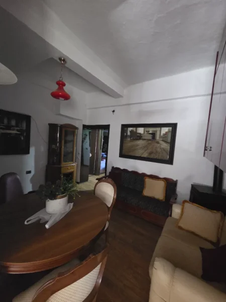 Shqiperi, jepet me qera apartament 2+1 Kati 2, 100 m² 500 € (Stadiumi Dinamo)