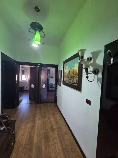 Shqiperi, jepet me qera apartament 2+1 Kati 2, 100 m² 500 € (Stadiumi Dinamo)