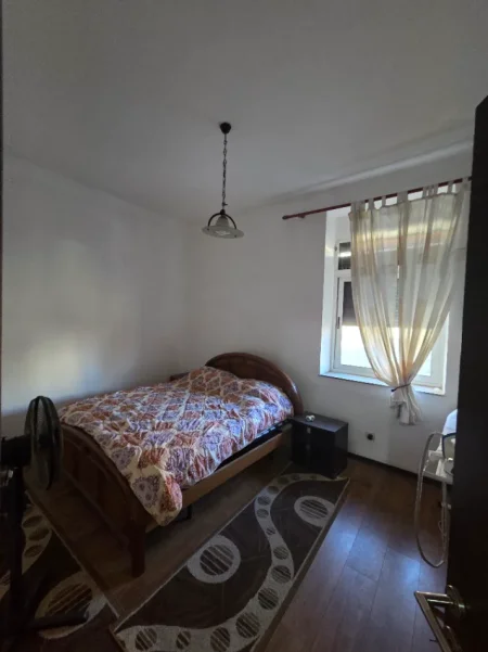 Shqiperi, jepet me qera apartament 2+1 Kati 2, 100 m² 500 € (Stadiumi Dinamo)