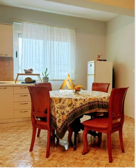 Tirane, jepet me qera apartament 1+1+Ballkon Kati 6, 70 m² 600 € (Rruge e Kavajes)